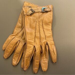 Authentic FENDI Camel Leather Driving Gloves Size 8 Buckle Detail